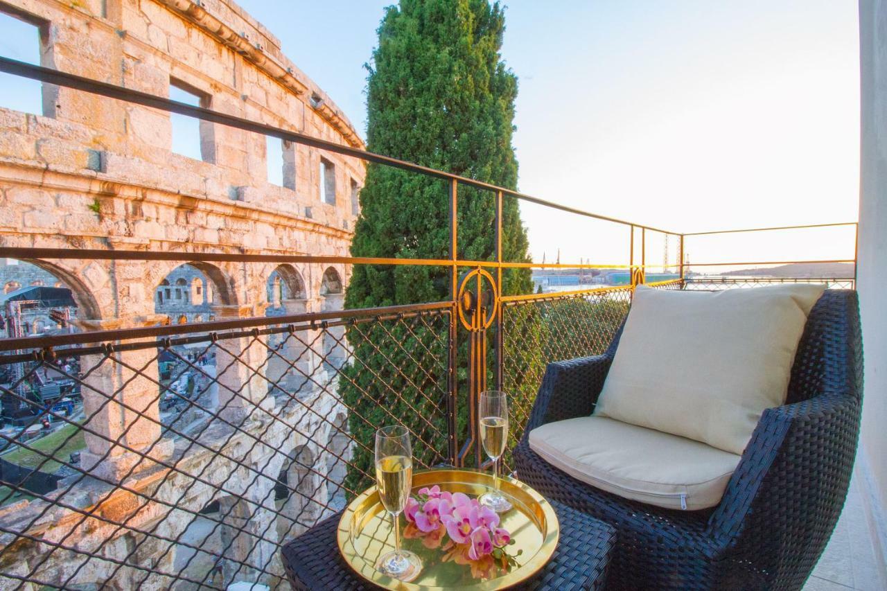 Arena & Seaview Luxurious Residence Пула Екстериор снимка