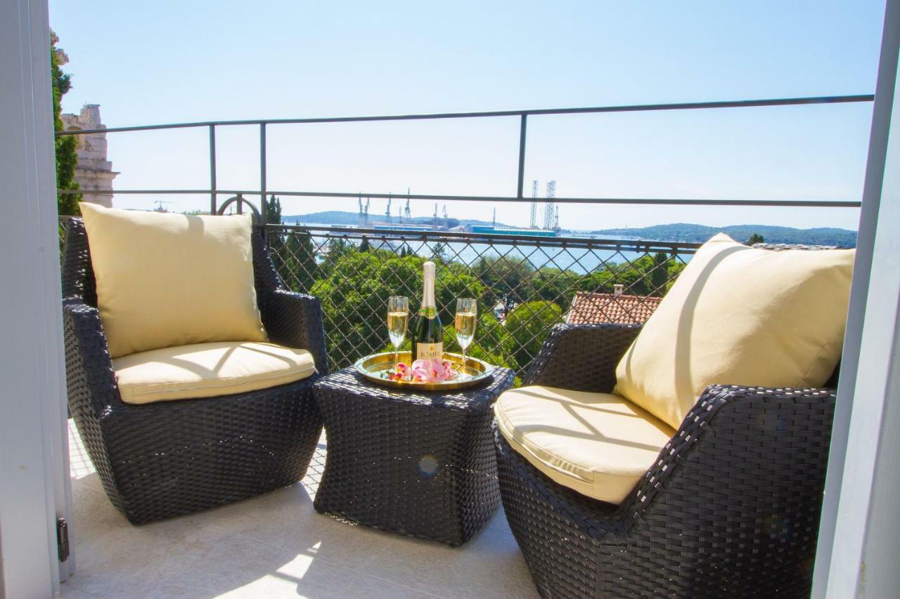 Arena & Seaview Luxurious Residence Пула Екстериор снимка