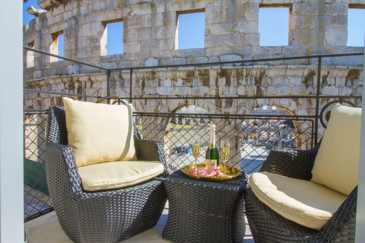 Arena & Seaview Luxurious Residence Пула Екстериор снимка