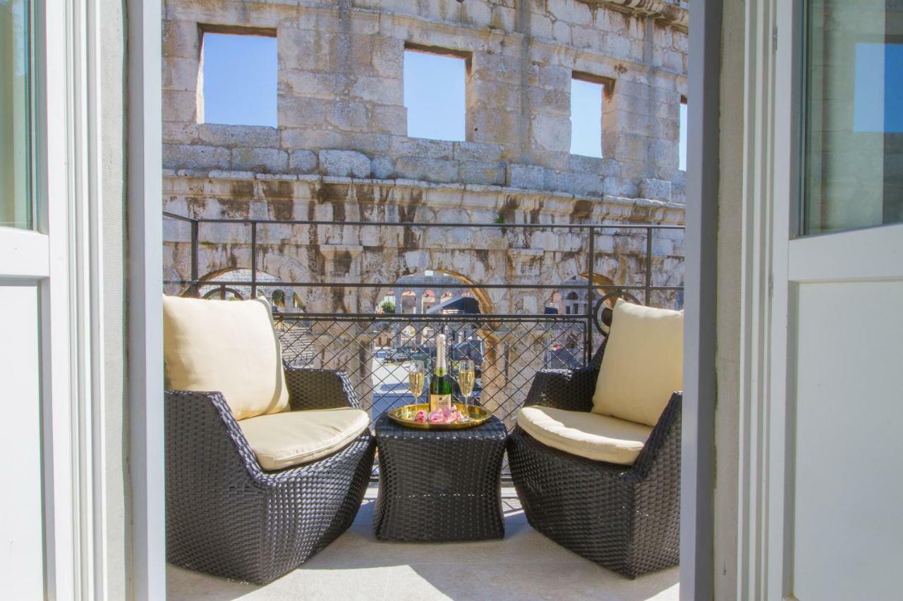 Arena & Seaview Luxurious Residence Пула Екстериор снимка