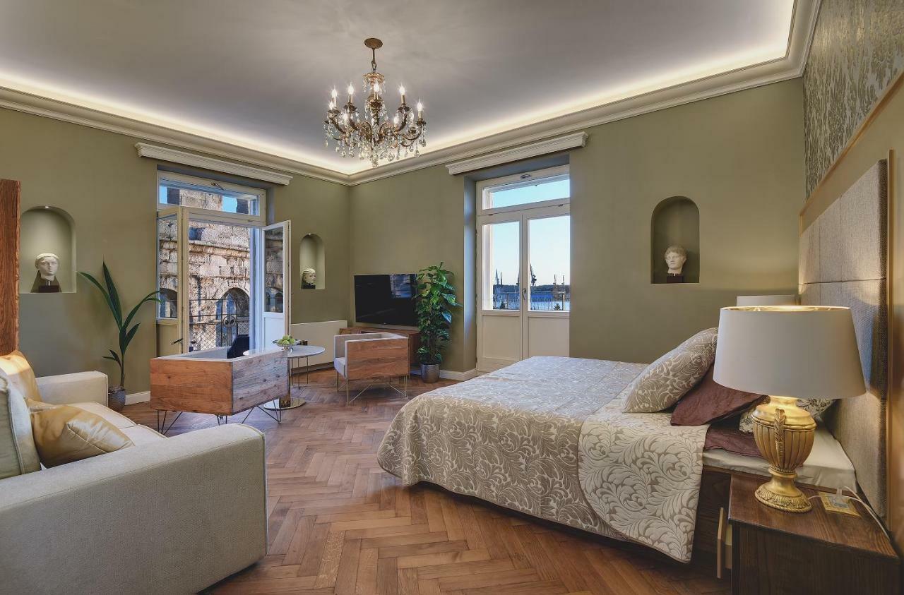 Arena & Seaview Luxurious Residence Пула Екстериор снимка