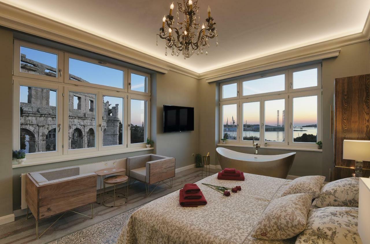 Arena & Seaview Luxurious Residence Пула Екстериор снимка