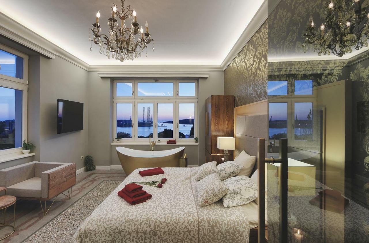 Arena & Seaview Luxurious Residence Пула Екстериор снимка
