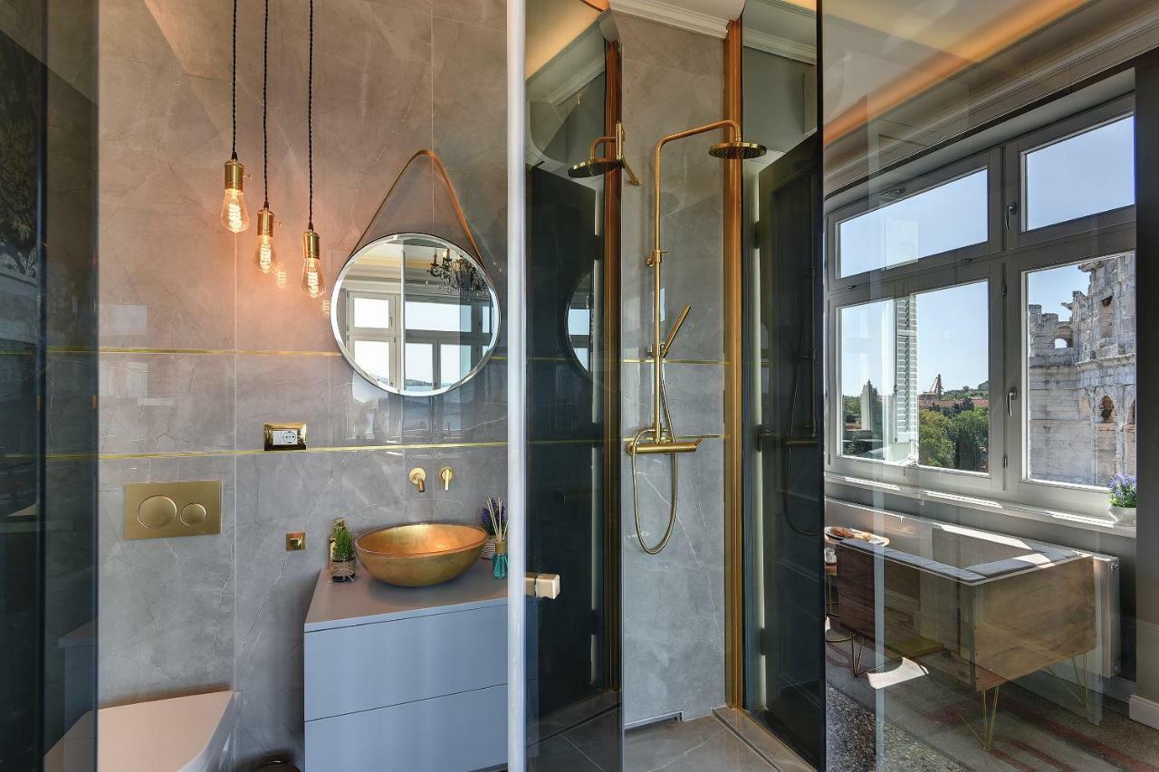 Arena & Seaview Luxurious Residence Пула Екстериор снимка