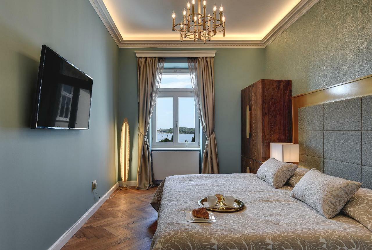 Arena & Seaview Luxurious Residence Пула Екстериор снимка