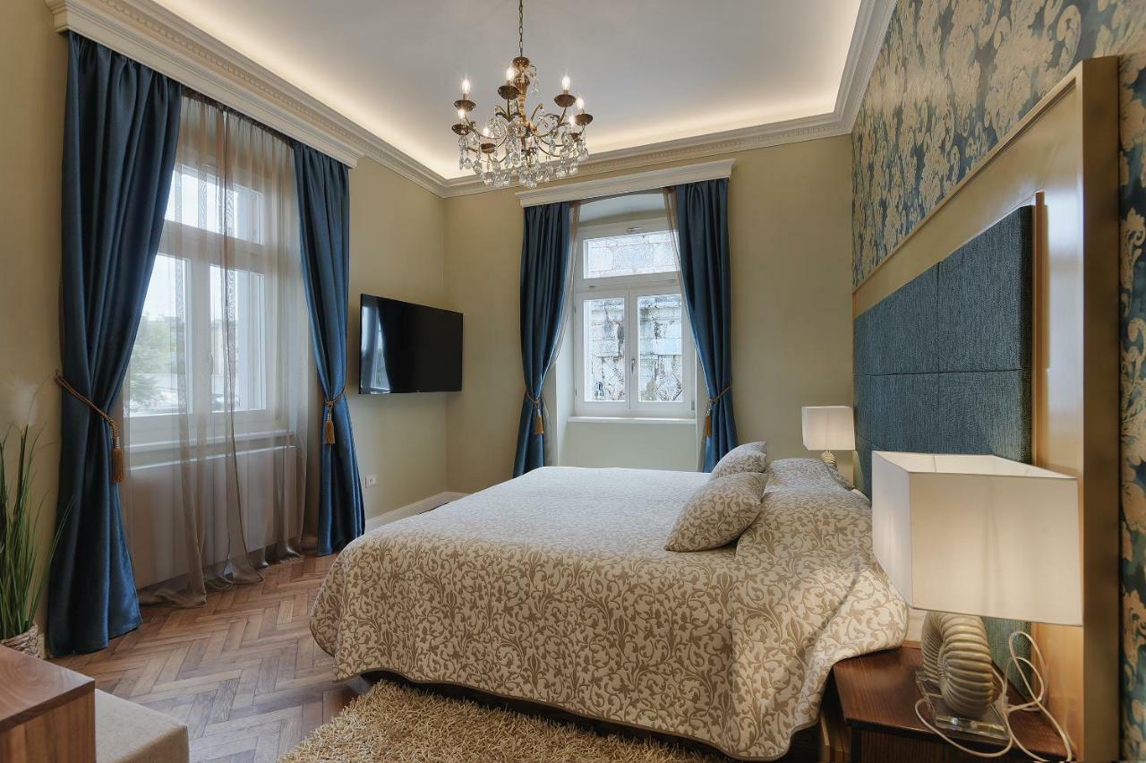 Arena & Seaview Luxurious Residence Пула Екстериор снимка